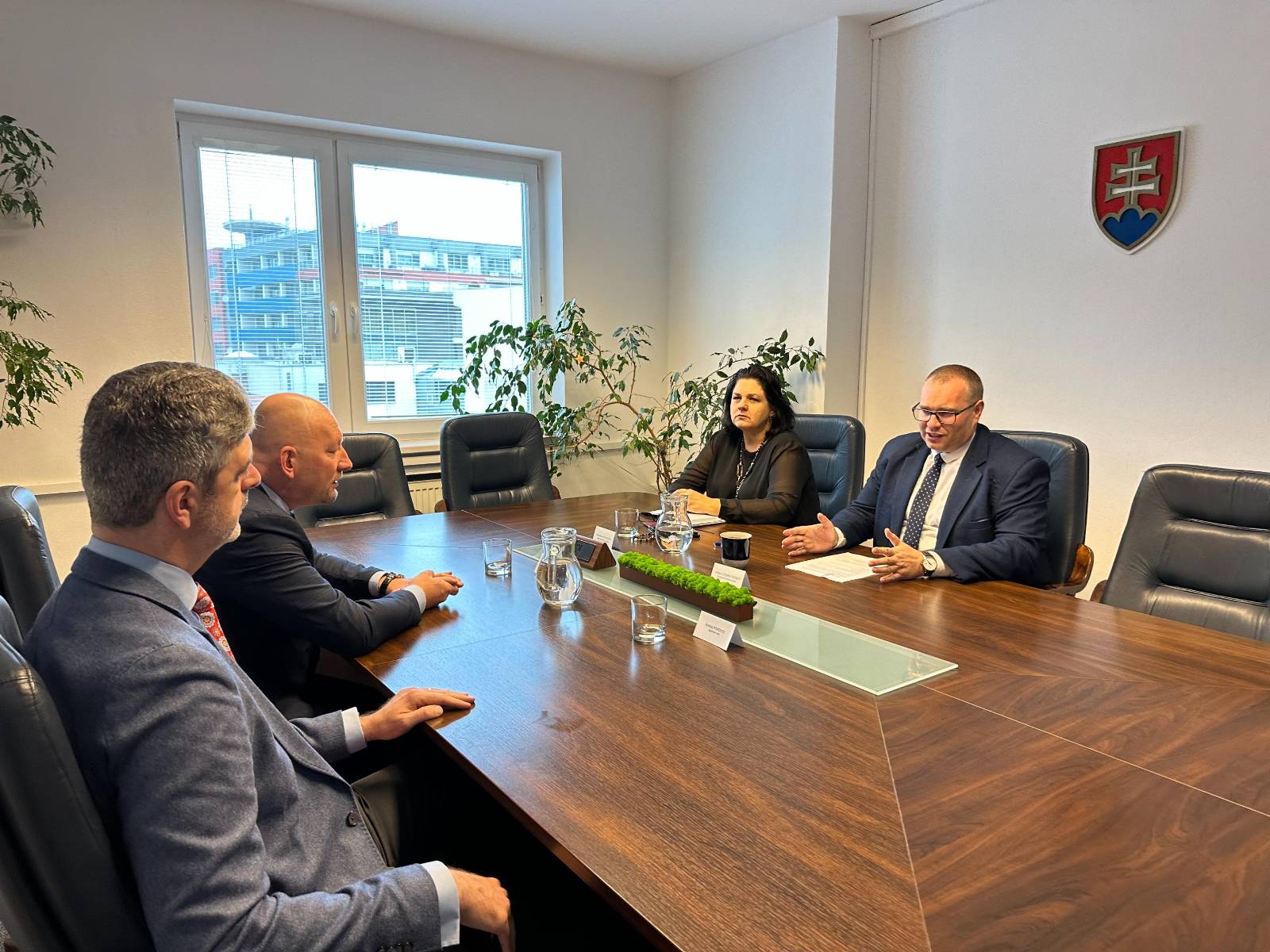 Predseda SAK poďakoval ombudsmanovi R. Dobrovodskému za jeho neúnavné nasadenie pri ochrane práv